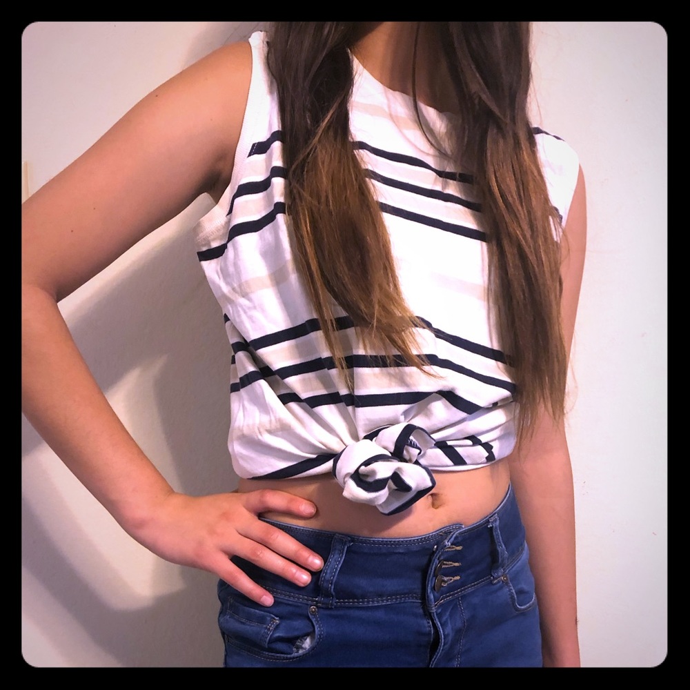 Striped no sleeve shirt